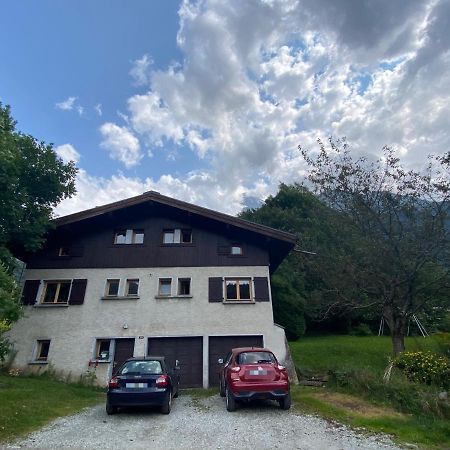 Logement Mansarde Dans Maison Avec Jardin En Bord De Piste, Vue Montagne Les Houches Bagian luar foto
