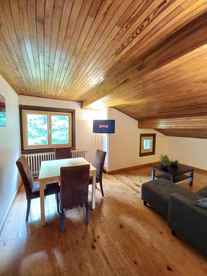 Logement Mansarde Dans Maison Avec Jardin En Bord De Piste, Vue Montagne Les Houches Bagian luar foto