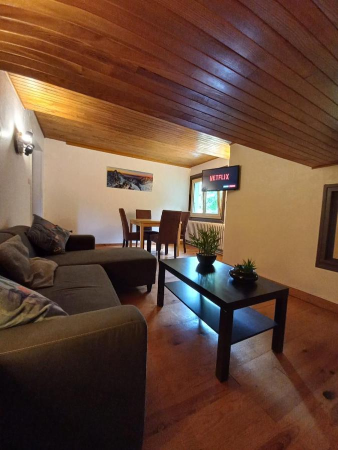 Logement Mansarde Dans Maison Avec Jardin En Bord De Piste, Vue Montagne Les Houches Bagian luar foto